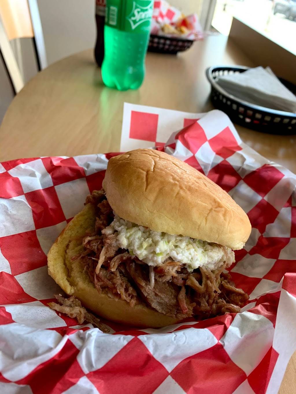 Piggys Place | restaurant | 2028 Magnolia Ave, Buena Vista, VA 24416, USA | 5407848015 OR +1 540-784-8015