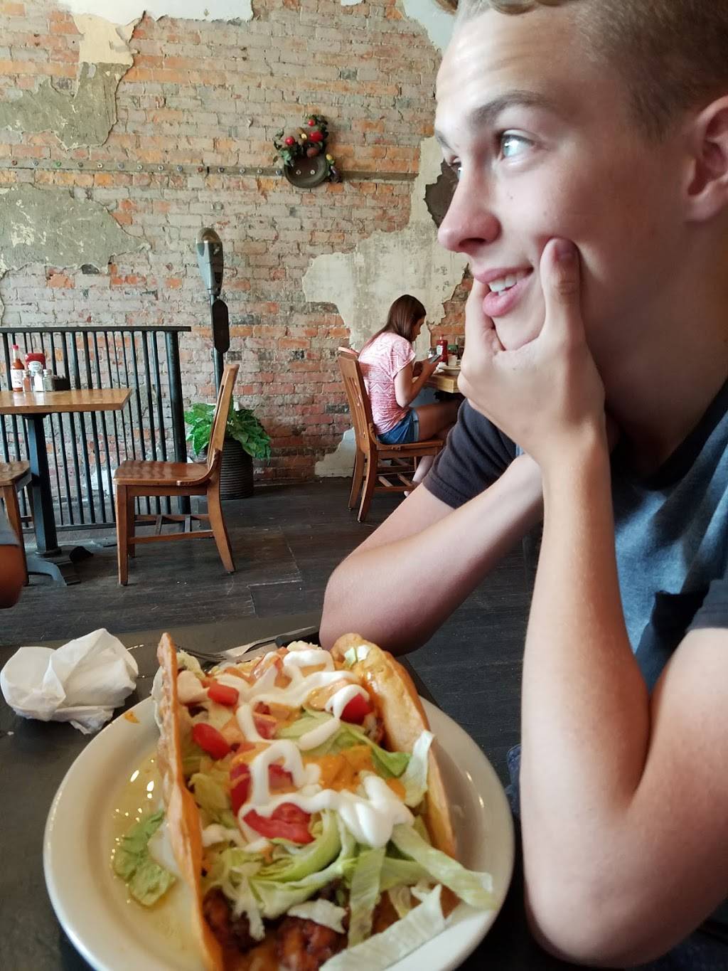 C.J.Maggies | restaurant | 309 Davis Ave, Elkins, WV 26241, USA | 3046361730 OR +1 304-636-1730