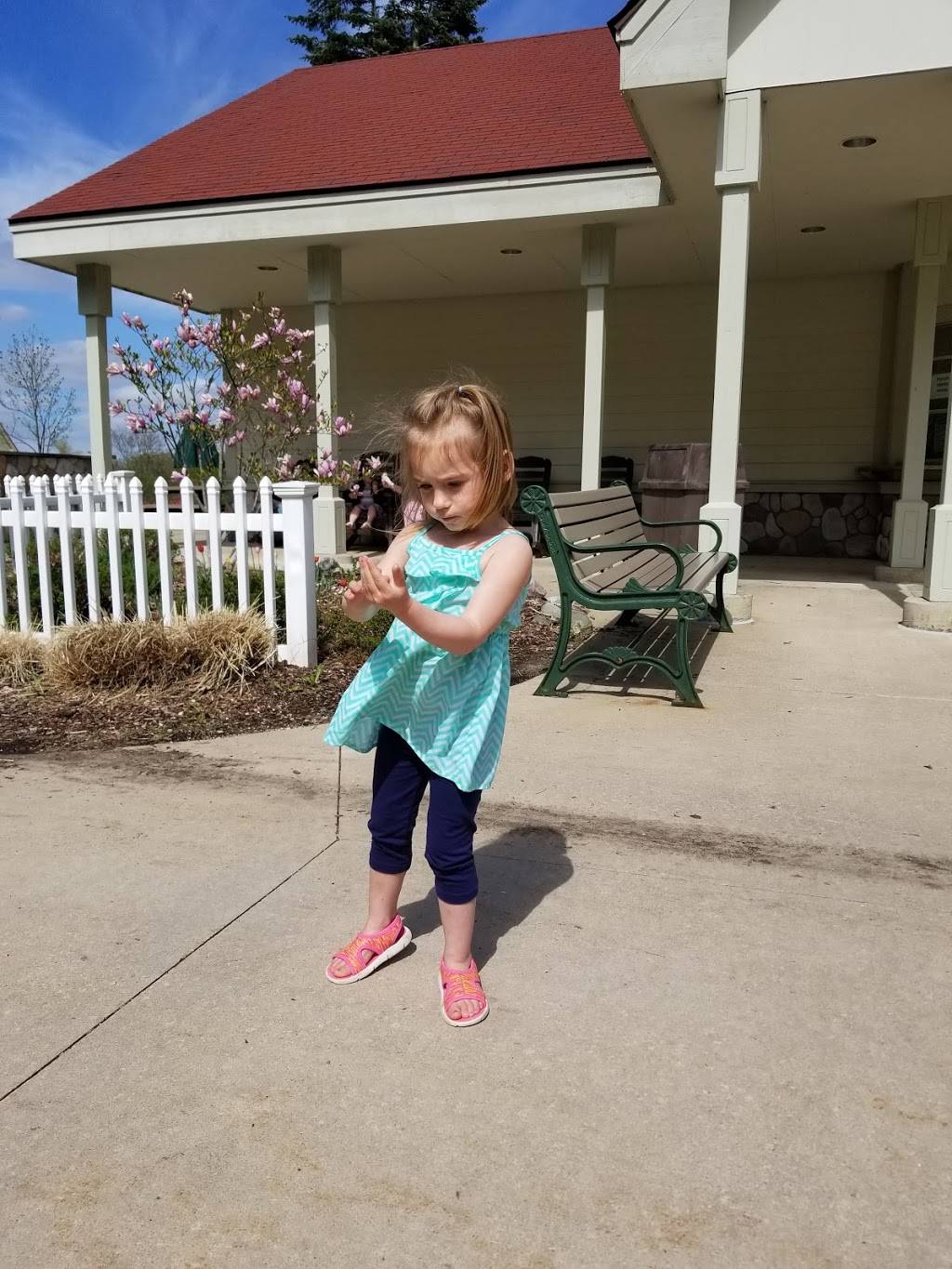 Kensington Farmhouse Grille | restaurant | 2240 W Buno Rd, Milford, MI 48380, USA | 2486848632 OR +1 248-684-8632