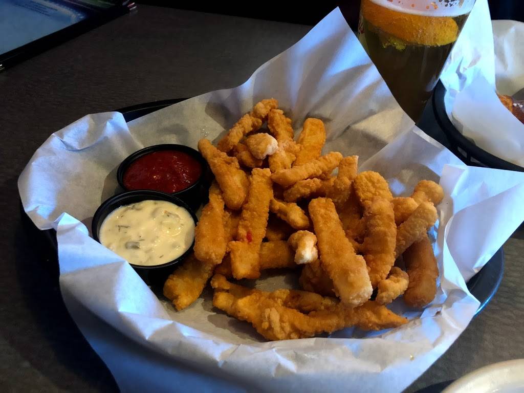 Augies Sports Grill | night club | 15605 W Roosevelt St # 100, Goodyear, AZ 85338, USA | 6239320001 OR +1 623-932-0001