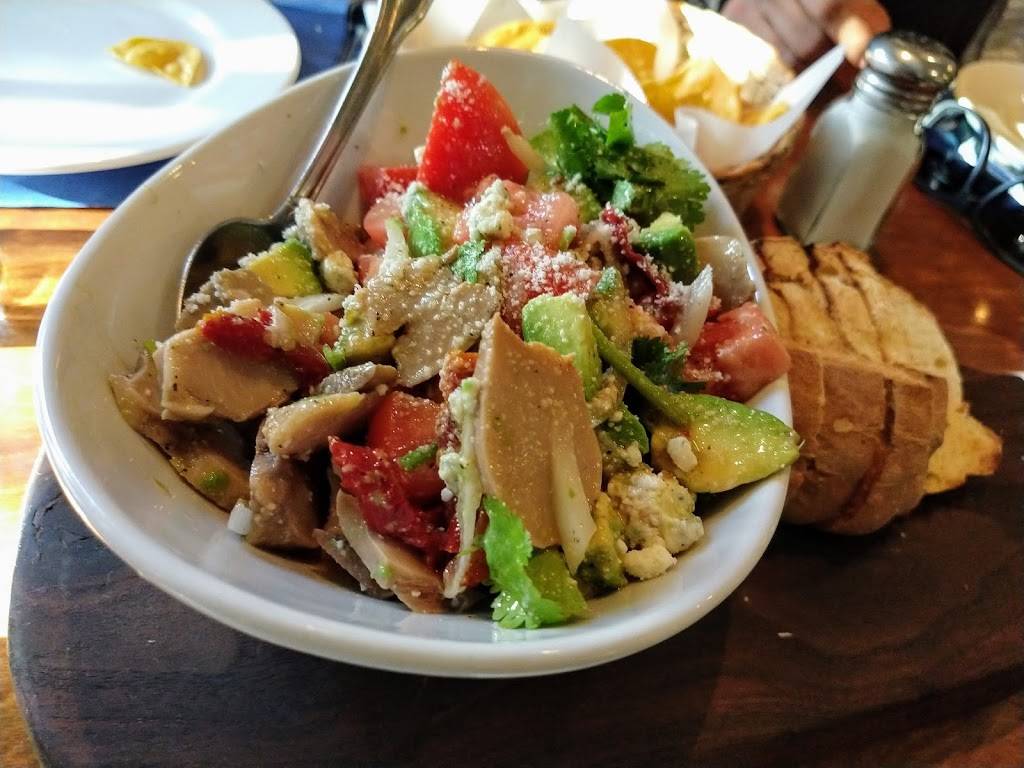 Sandras Restaurant | restaurant | Chinchorro 10, Puerto Nuevo, 22710 Rosarito Beach, B.C., Mexico | 016616141051 OR +52 661 614 1051