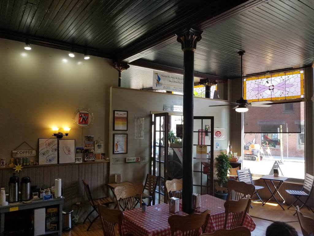 Doyles Dogs "At the Stand" | restaurant | 337 E Lake St, Lake Mills, WI 53551, USA | 9207237640 OR +1 920-723-7640