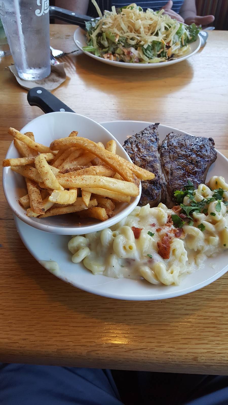 Applebees Grill + Bar | restaurant | 1335 Town Centre Dr, Eagan, MN 55123, USA | 6516867022 OR +1 651-686-7022