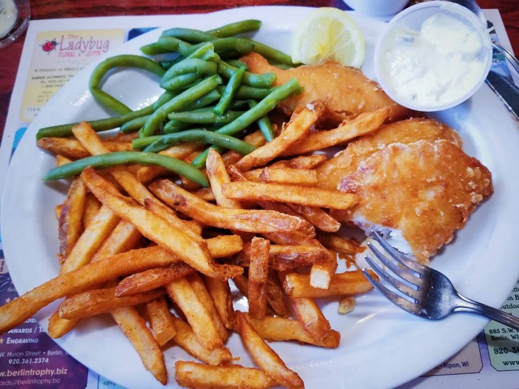 Izzys Dockside Diner & Pub | restaurant | 186 Broadway St, Berlin, WI 54923, USA | 9203617693 OR +1 920-361-7693