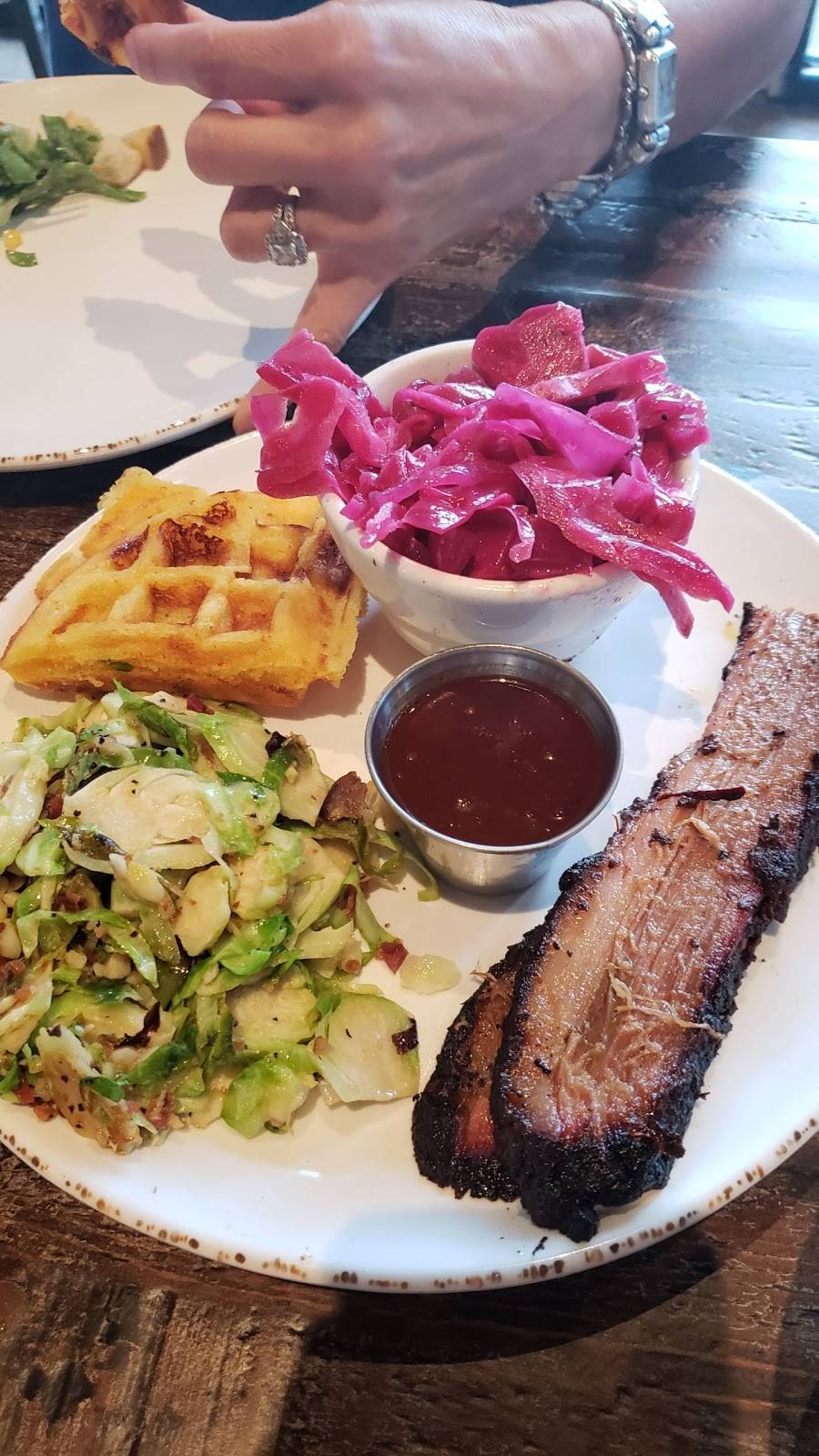 Wolf River Brisket Co. | restaurant | 9947 Wolf River Blvd #101, Germantown, TN 38139, USA | 9013165590 OR +1 901-316-5590