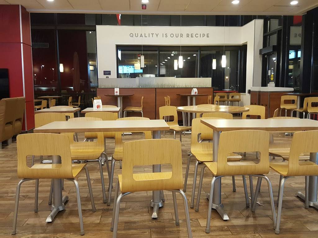 Wendys | restaurant | 323 King St W, Oshawa, ON L1J 2J8, Canada | 9054380001 OR +1 905-438-0001