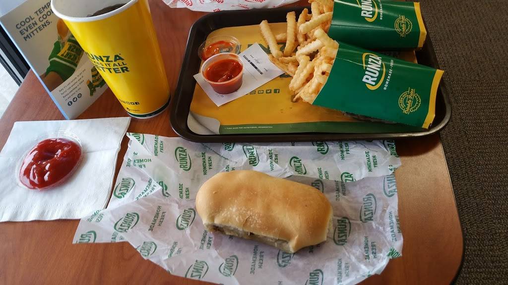 Runza Restaurant | restaurant | 15757 Center West Hadan Dr, Bennington, NE 68007, USA | 4029917118 OR +1 402-991-7118