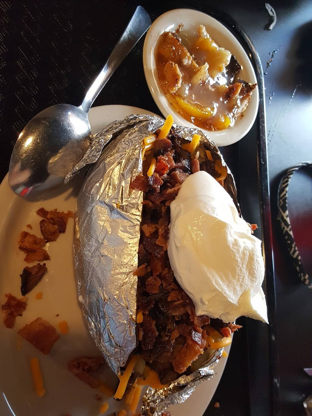 Hoots Smokehouse | restaurant | 7648 Canal St suite b, Houston, TX 77012, USA | 8324910556 OR +1 832-491-0556