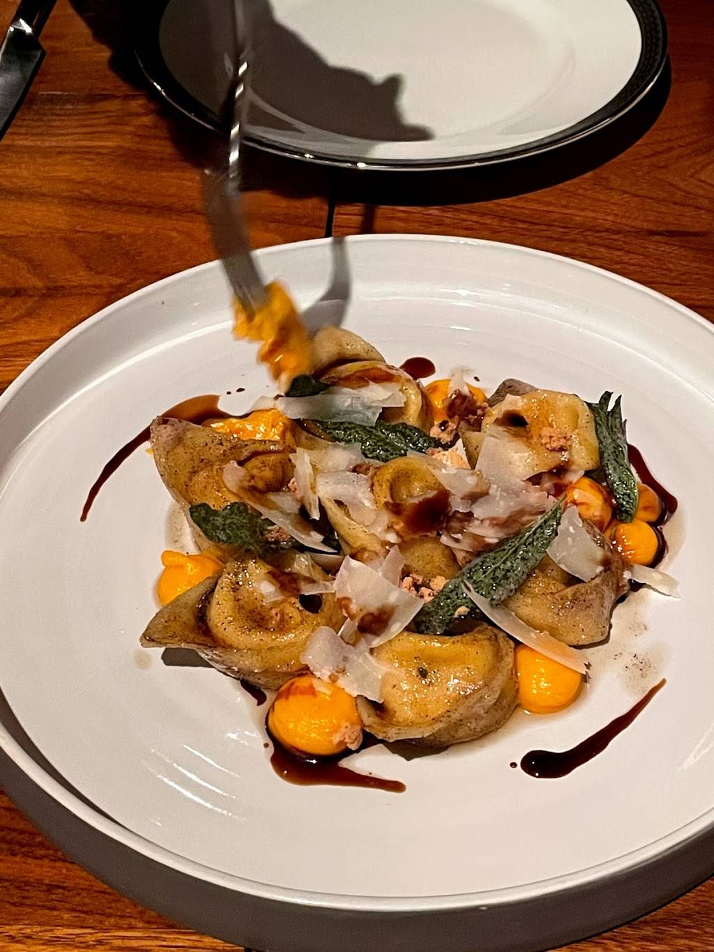 84 Yesler | restaurant | 84 Yesler Way, Seattle, WA 98104, USA | 2066241111 OR +1 206-624-1111