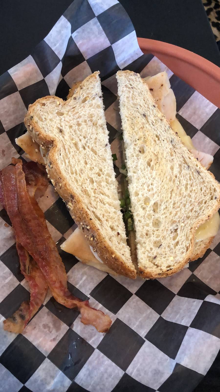 Magnolia Cafe | cafe | 206 3rd St, Carlton, MN 55718, USA | 2184995911 OR +1 218-499-5911