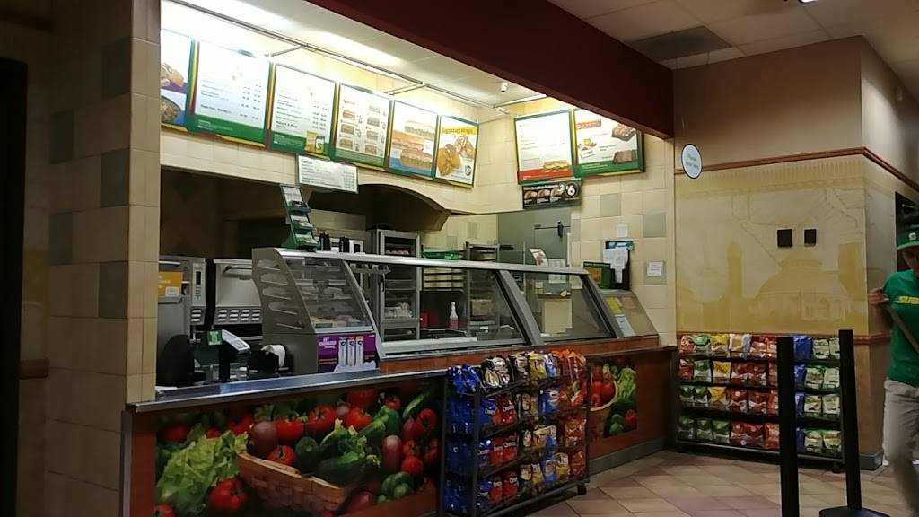 Subway Restaurants | restaurant | 6420 Gage Ave C, Bell Gardens, CA 90201, USA | 5629278200 OR +1 562-927-8200