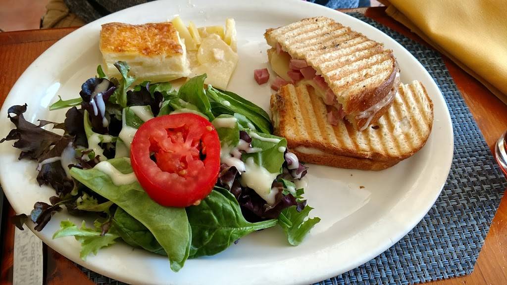 Creme De La Crepe | restaurant | 400 E First St, Long Beach, CA 90802, USA | 5624372222 OR +1 562-437-2222