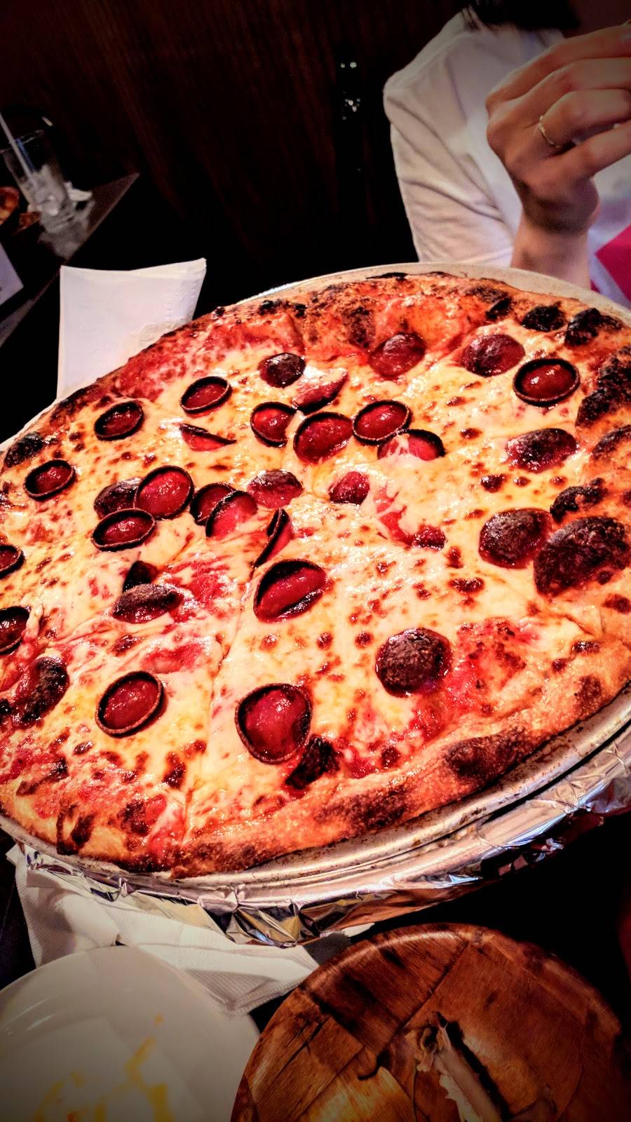 Frank & Teressas Anchor Bar | restaurant | 2-20 E North St, Buffalo, NY 14203, USA | 7168868920 OR +1 716-886-8920