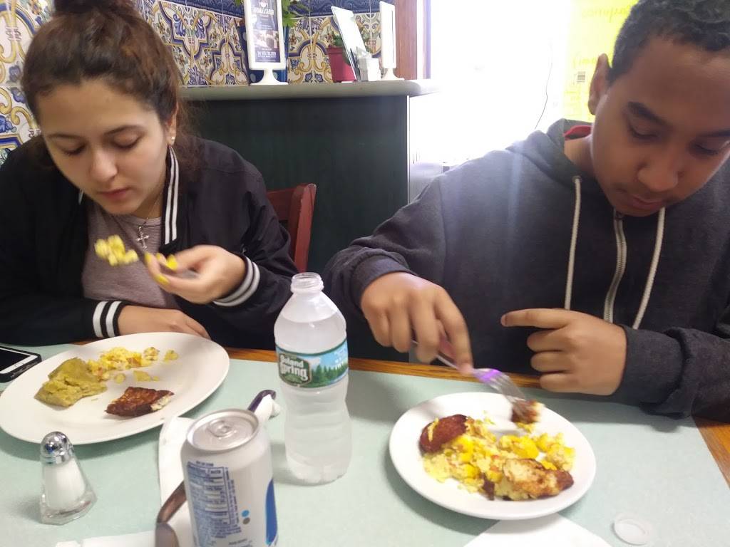 Aroma & Sabor Restaurant | restaurant | 294 Park Ave, Newark, NJ 07107, USA | 9737322929 OR +1 973-732-2929