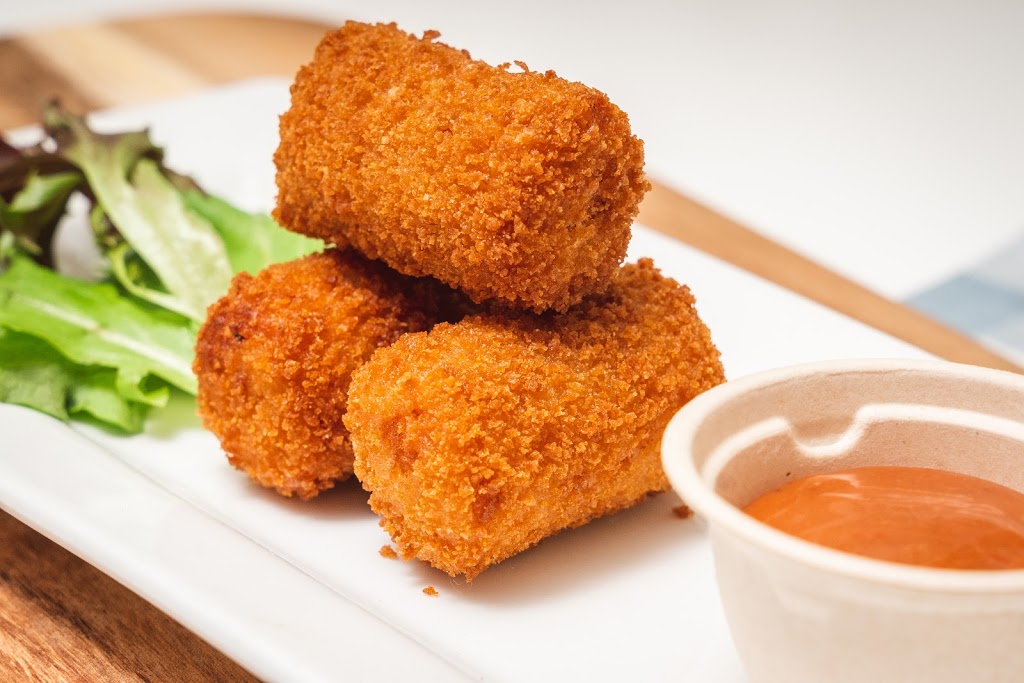 Cafe Bernie | restaurant | Waterfront Restaurant, 5600 Collins Ave, Miami Beach, FL 33140, USA | 3053978440 OR +1 305-397-8440