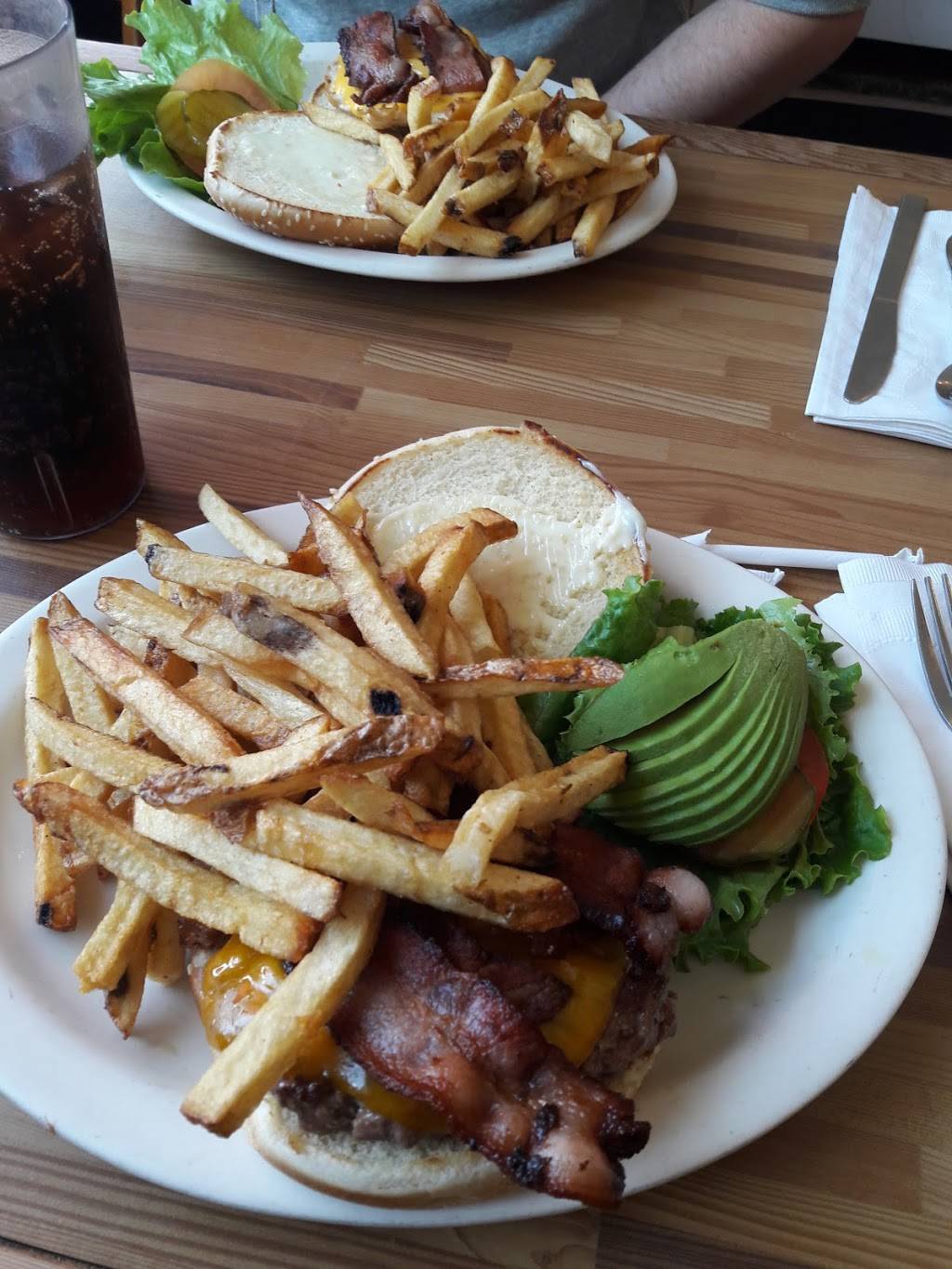 Bills Place | restaurant | 1919, 2315 Clement St, San Francisco, CA 94121, USA | 4152215262 OR +1 415-221-5262