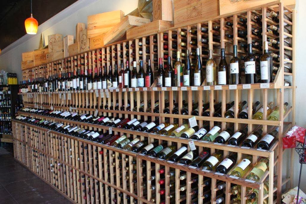 The Wine Closet | restaurant | 2423 Ventura Blvd, Camarillo, CA 93010, USA | 8053839812 OR +1 805-383-9812