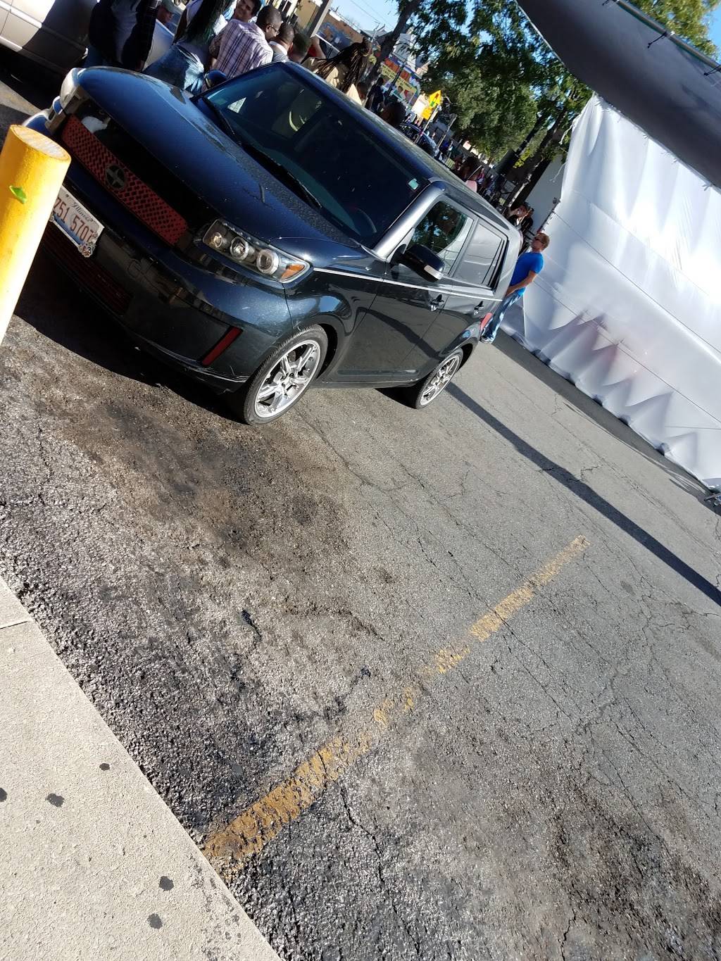 Hook Fish & Chicken | restaurant | 3937, 4024 West Roosevelt Road, Chicago, IL 60624, USA | 7737229566 OR +1 773-722-9566