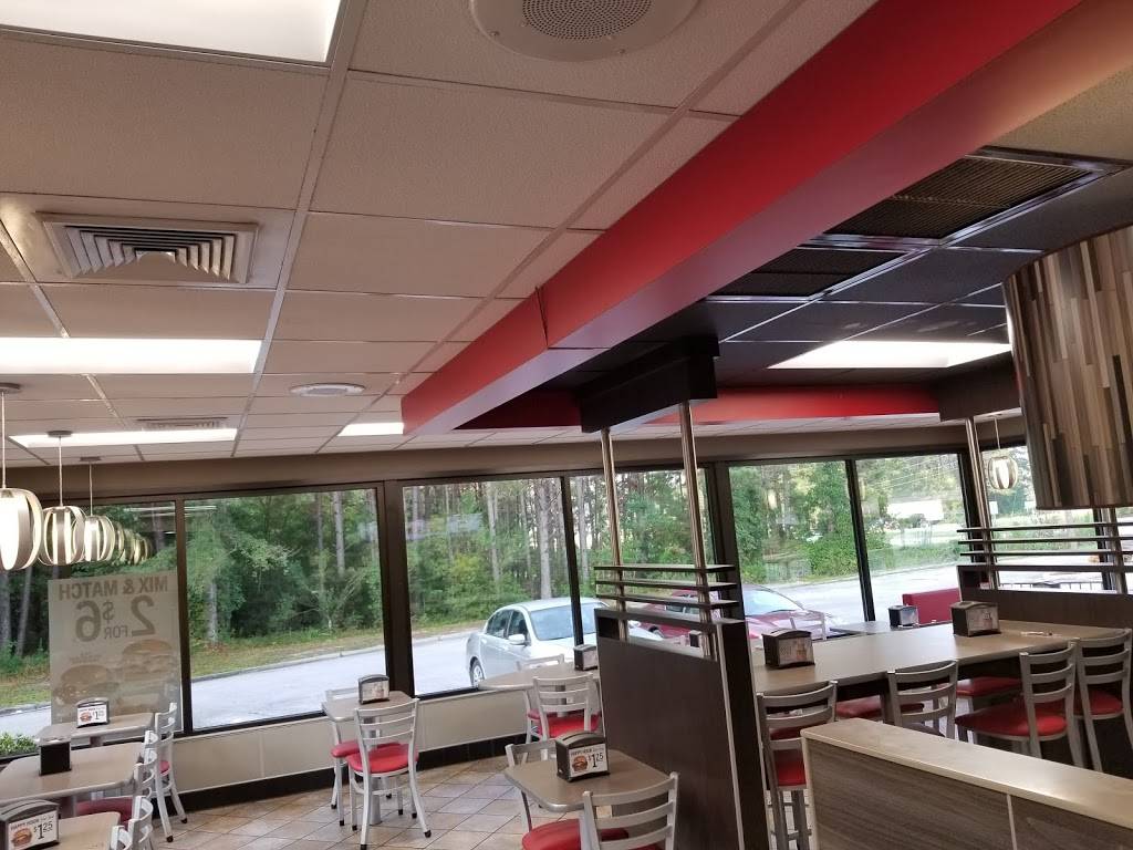 Hardees | restaurant | 486 US-601, Lugoff, SC 29078, USA | 8034385518 OR +1 803-438-5518