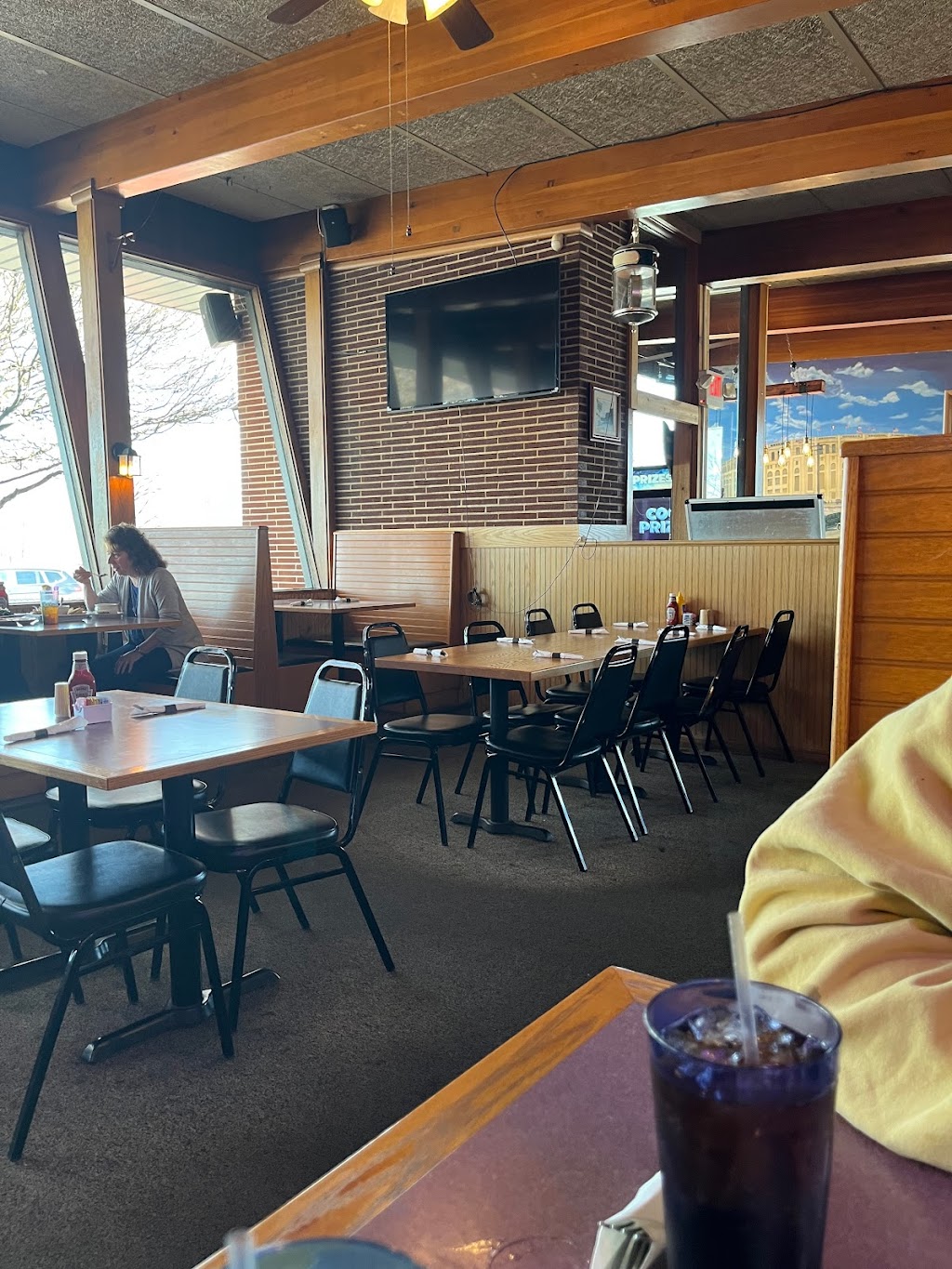 West Ave Tavern | restaurant | 67 West Ave, Tallmadge, OH 44278, USA | 3306302888 OR +1 330-630-2888