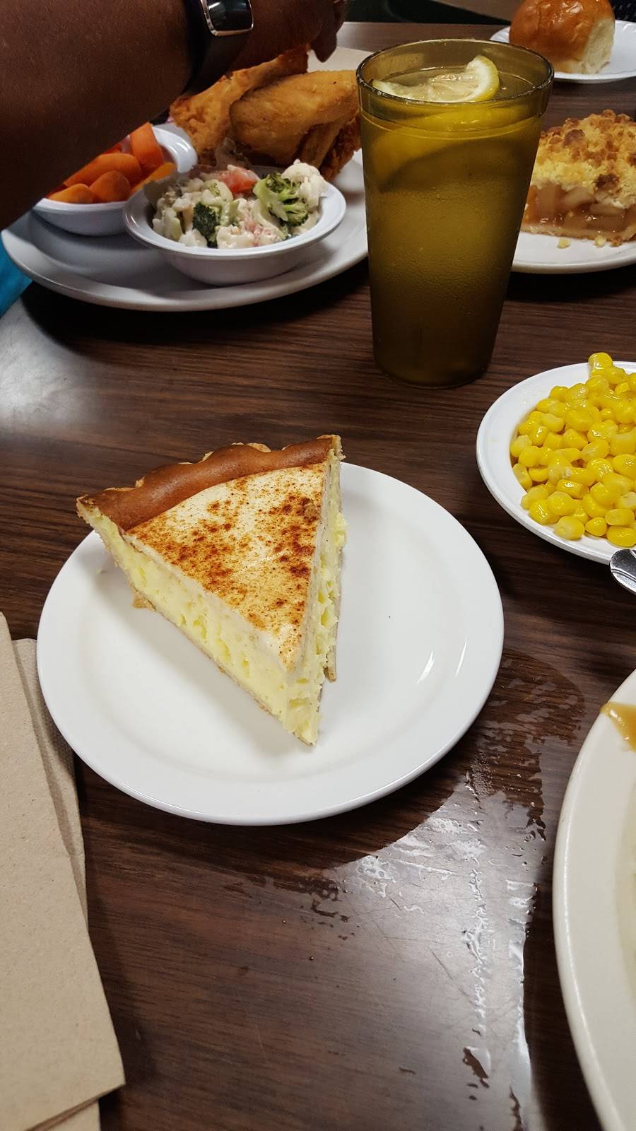 Jerrys Cafeteria & Catering | restaurant | 1920 Edison Ave, Granite City, IL 62040, USA | 6184520078 OR +1 618-452-0078