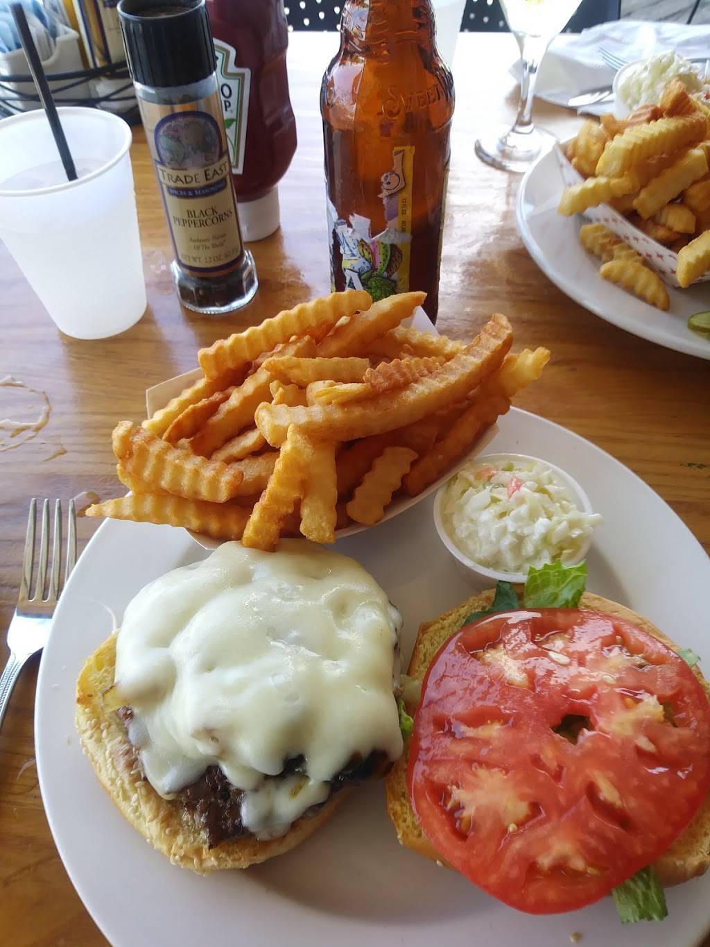 Flip Flops Dockside Eatery | restaurant | 3051 NE 32nd Ave, Fort Lauderdale, FL 33308, USA | 9545671672 OR +1 954-567-1672