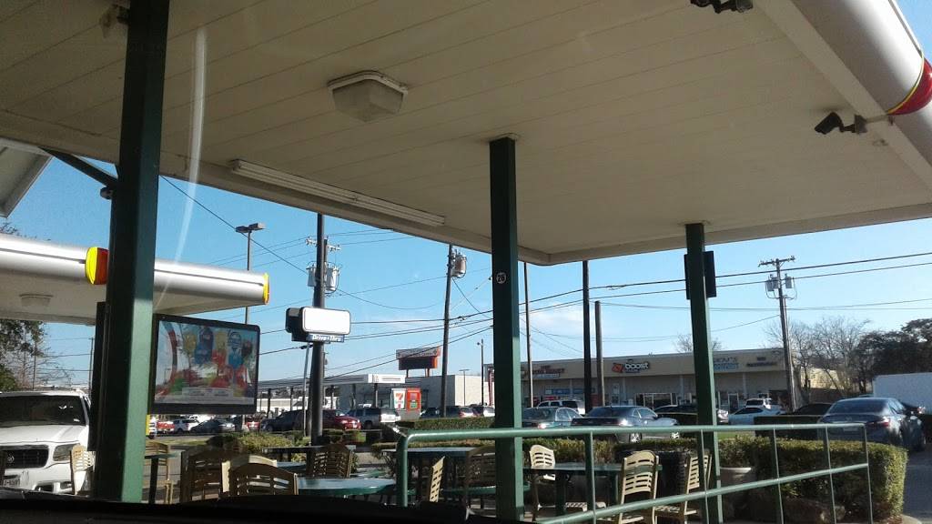 Sonic Drive-In | restaurant | 2429 W Ledbetter Dr, Dallas, TX 75233, USA | 2144674677 OR +1 214-467-4677