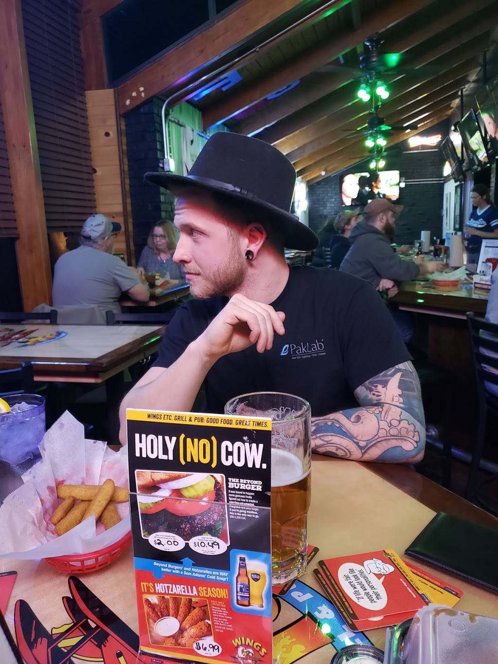 Wings Etc. | restaurant | 309 N Wayne St, Angola, IN 46703, USA | 2606659464 OR +1 260-665-9464