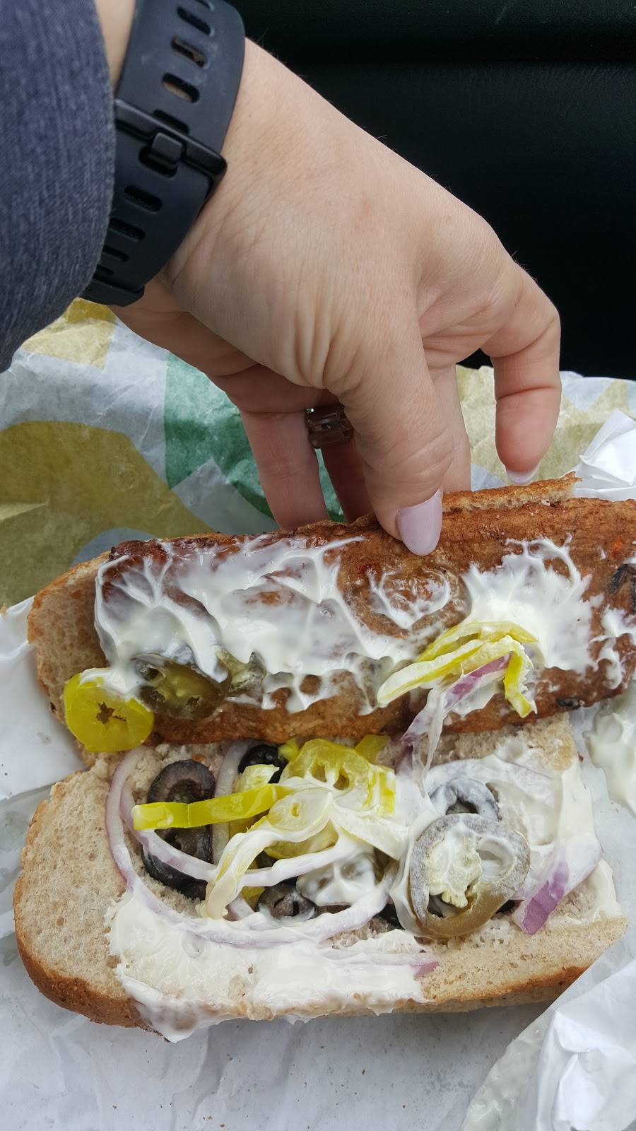 Subway | restaurant | 3337 Newburg Rd, Louisville, KY 40218, USA | 5024594092 OR +1 502-459-4092