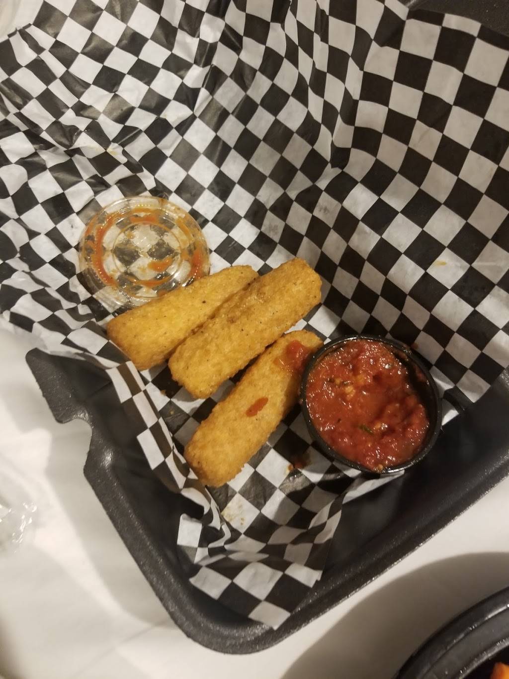 Jillians | restaurant | 1876 Wilbur Ave, Somerset, MA 02725, USA | 5086781140 OR +1 508-678-1140