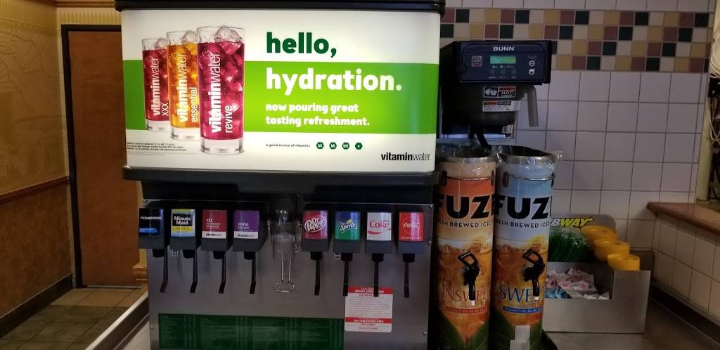 Subway | restaurant | 910 S Hampton Rd, Dallas, TX 75208, USA | 2149412211 OR +1 214-941-2211