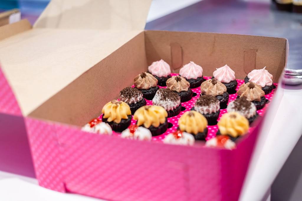 Smallcakes Lawrence | restaurant | 4801 Bauer Farm Drive F, Lawrence, KS 66049, USA | 7858561141 OR +1 785-856-1141