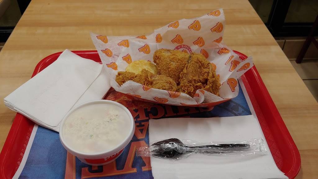 Popeyes Louisiana Kitchen | restaurant | Shop Center, Hybla Valley, 7832 Richmond Hwy, Alexandria, VA 22306, USA | 7037804251 OR +1 703-780-4251