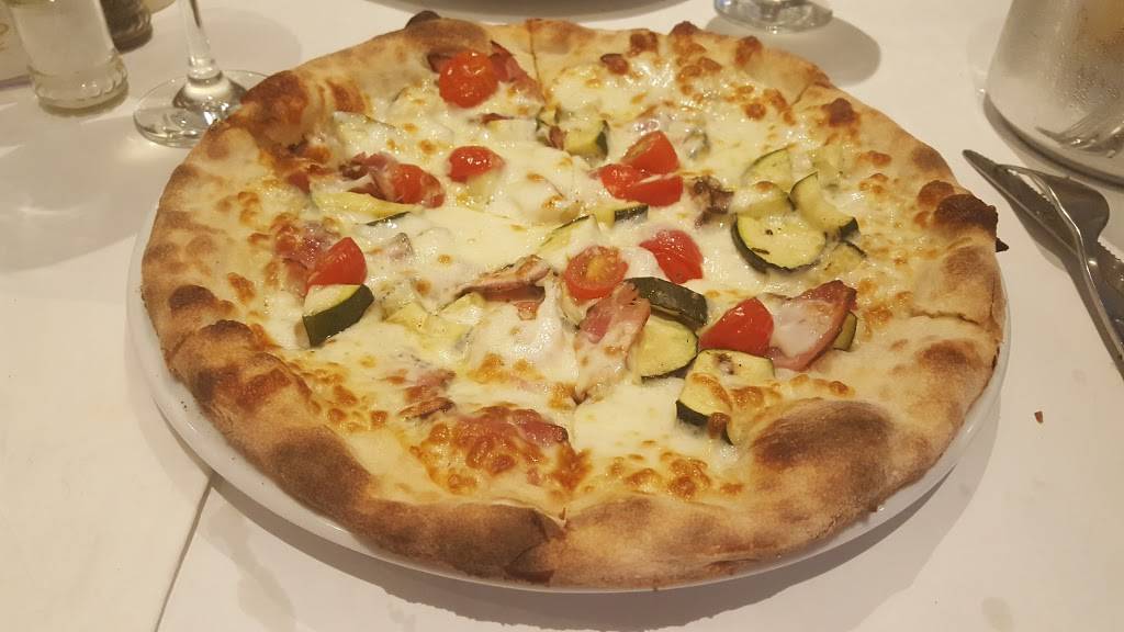 Sapori Di Napoli | restaurant | 1465 Rue Dudemaine, Montréal, QC H3M 1P9, Canada | 5143351465 OR +1 514-335-1465