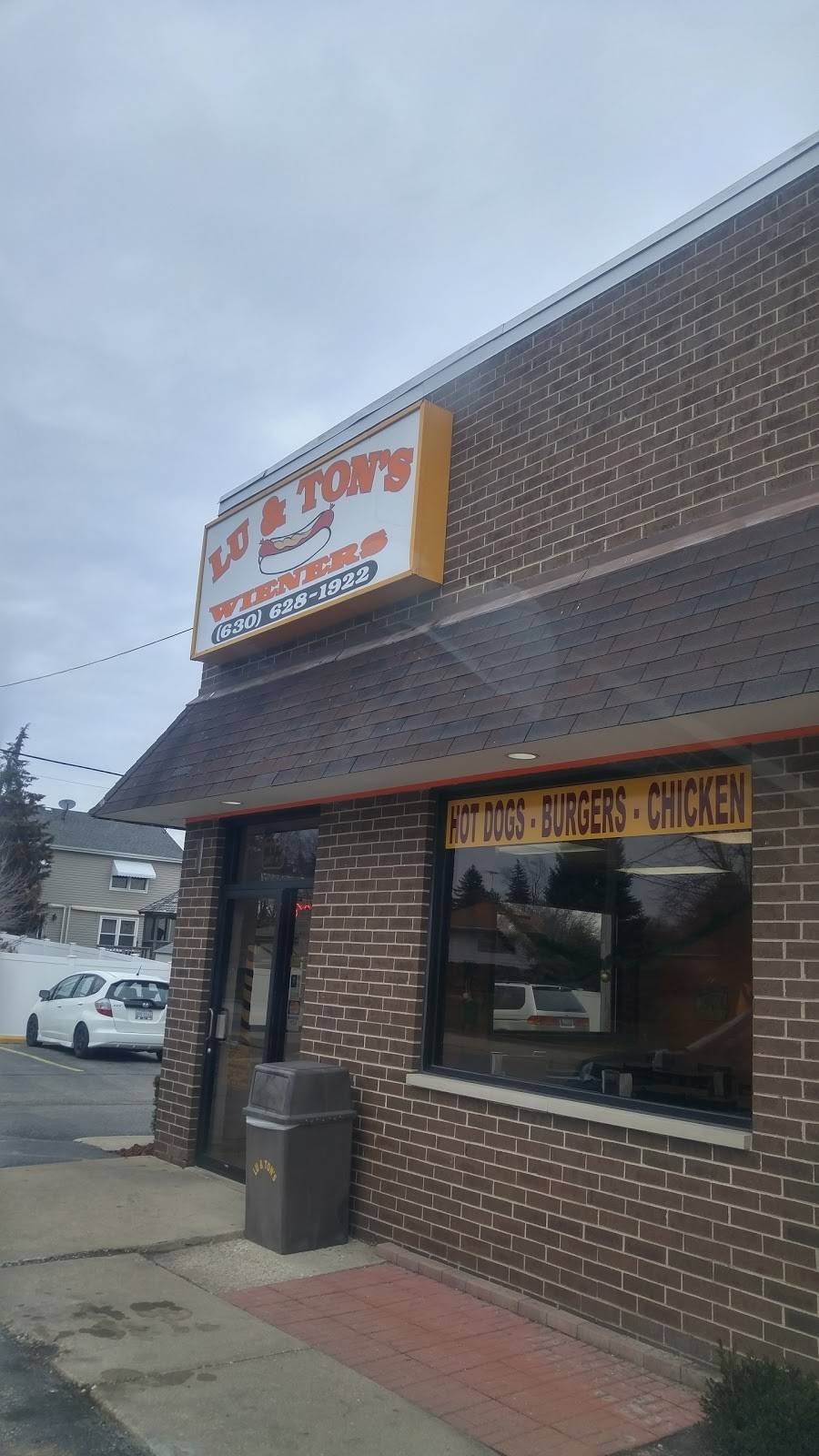 Lu & Tons Wieners | restaurant | 111 S Lombard Rd, Addison, IL 60101, USA | 6306281922 OR +1 630-628-1922