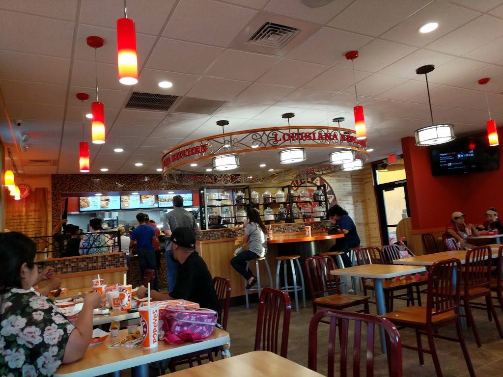 Popeyes Louisiana Kitchen | restaurant | 1541 E Valley Pkwy, Escondido, CA 92027, USA | 7608399166 OR +1 760-839-9166