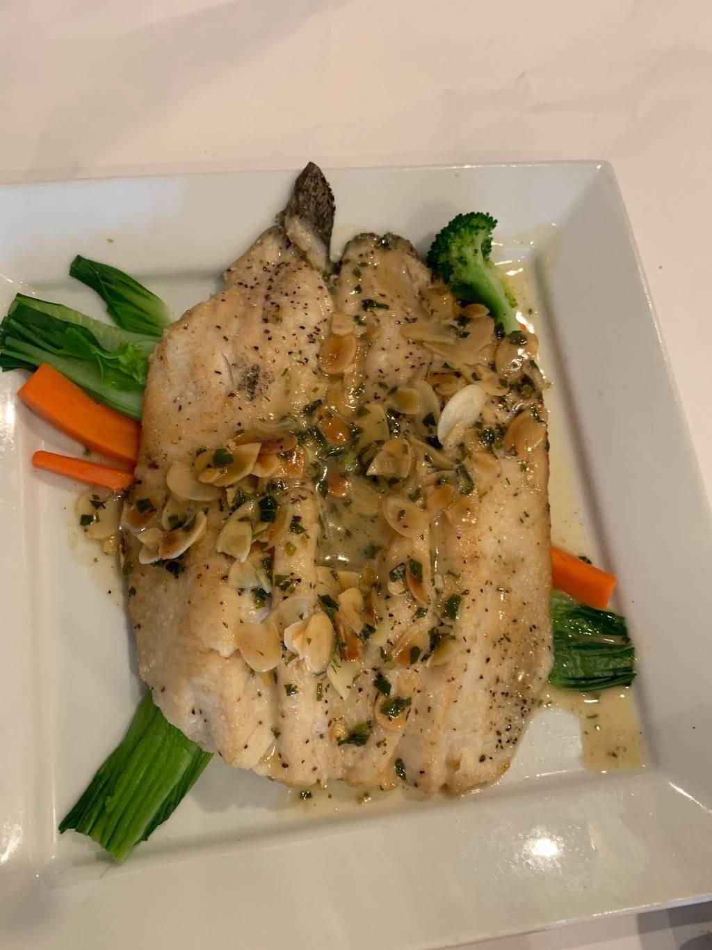 Le Petit Four | restaurant | 8654 Sunset Blvd, West Hollywood, CA 90069, USA | 3106523863 OR +1 310-652-3863