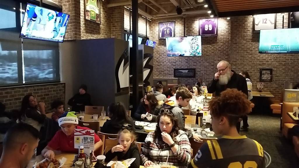 Buffalo Wild Wings | meal takeaway | 10315 Silverdale Way NW, Silverdale, WA 98383, USA | 3606985397 OR +1 360-698-5397