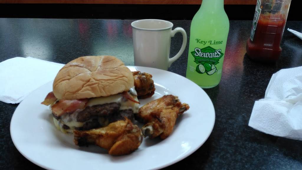 Peters Pizza | restaurant | 558 Chase Ave, Waterbury, CT 06704, USA | 2035276150 OR +1 203-527-6150