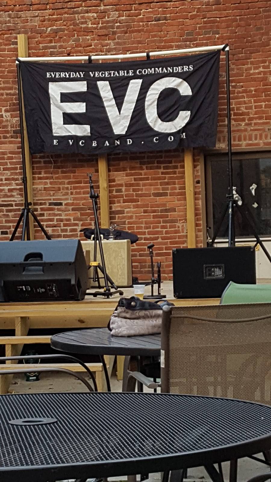 Mardi Gras Pizza & Pub | restaurant | 732 Main St, Lapel, IN 46051, USA | 7655343388 OR +1 765-534-3388