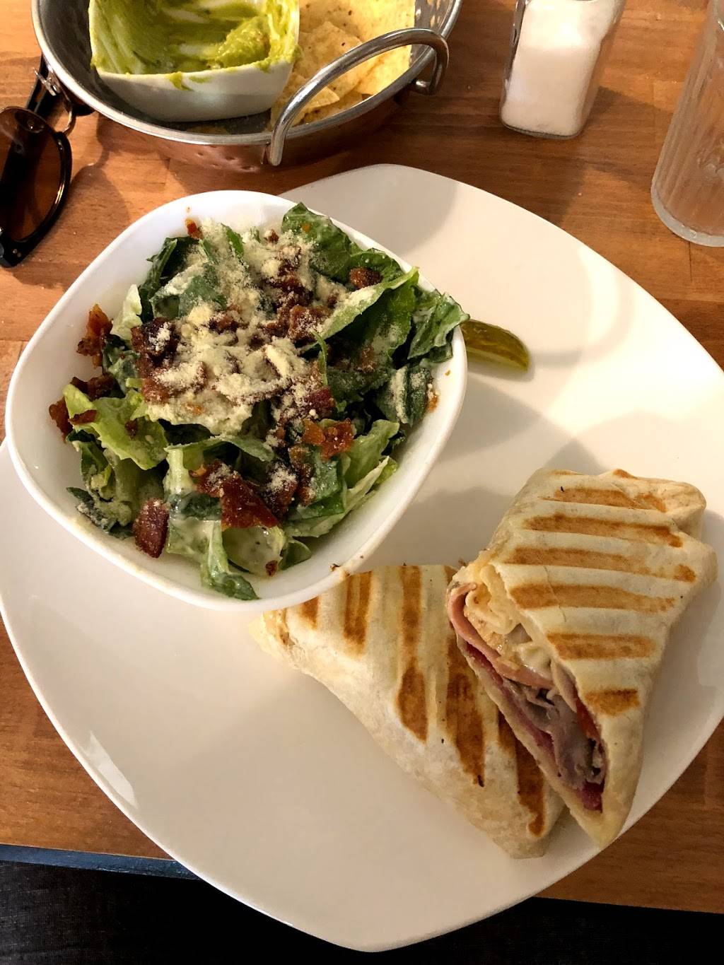 Café Whim | restaurant | 7 Russell St W, Smiths Falls, ON K7A 1N8, Canada | 6132833008 OR +1 613-283-3008