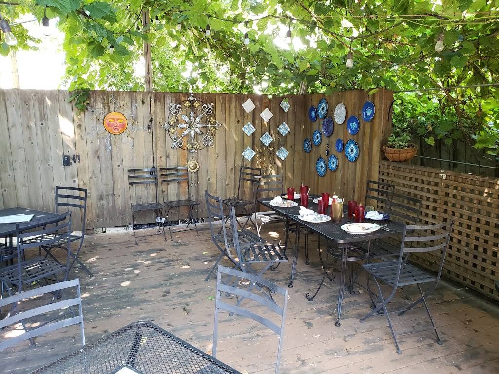 Plaka Taverna | restaurant | 410 E Wilson St, Madison, WI 53703, USA | 6082514455 OR +1 608-251-4455