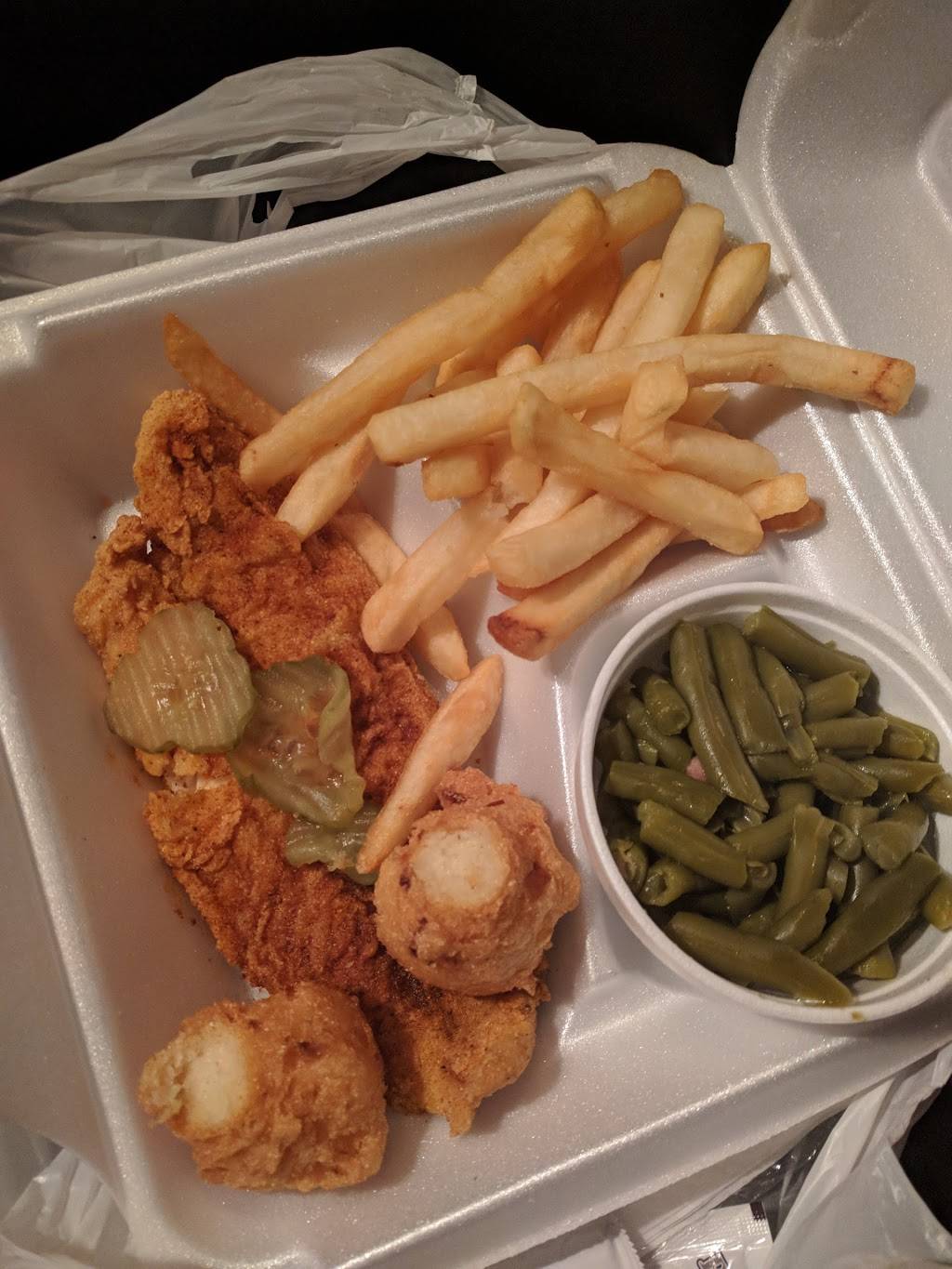 Captain Ds | restaurant | 7320 Good Hope Rd, Milwaukee, WI 53223, USA | 4142060439 OR +1 414-206-0439