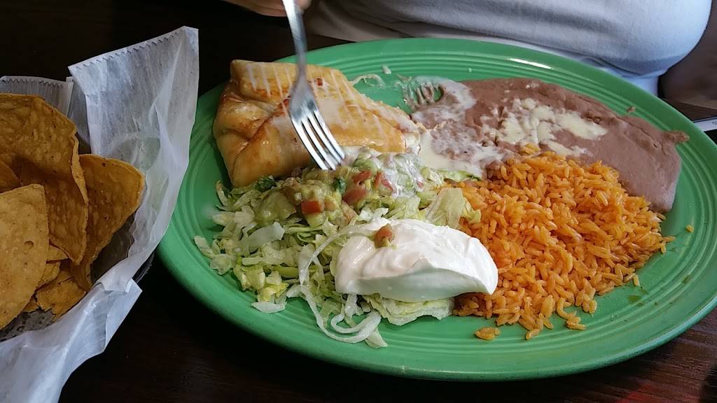 Las Flores Mexican Restaurant | restaurant | 200 S Jefferson Way, Indianola, IA 50125, USA | 5159622792 OR +1 515-962-2792
