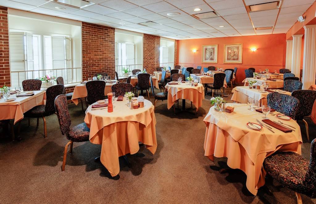 Piccolo Mondo Italian Restaurant | restaurant | 829 E Lamar Blvd, Arlington, TX 76011, USA | 8172659174 OR +1 817-265-9174