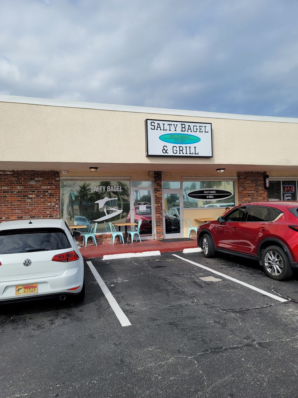 Salty Bagel and Grill | restaurant | 1124 Florida A1A, Satellite Beach, FL 32937, USA | 3216225733 OR +1 321-622-5733