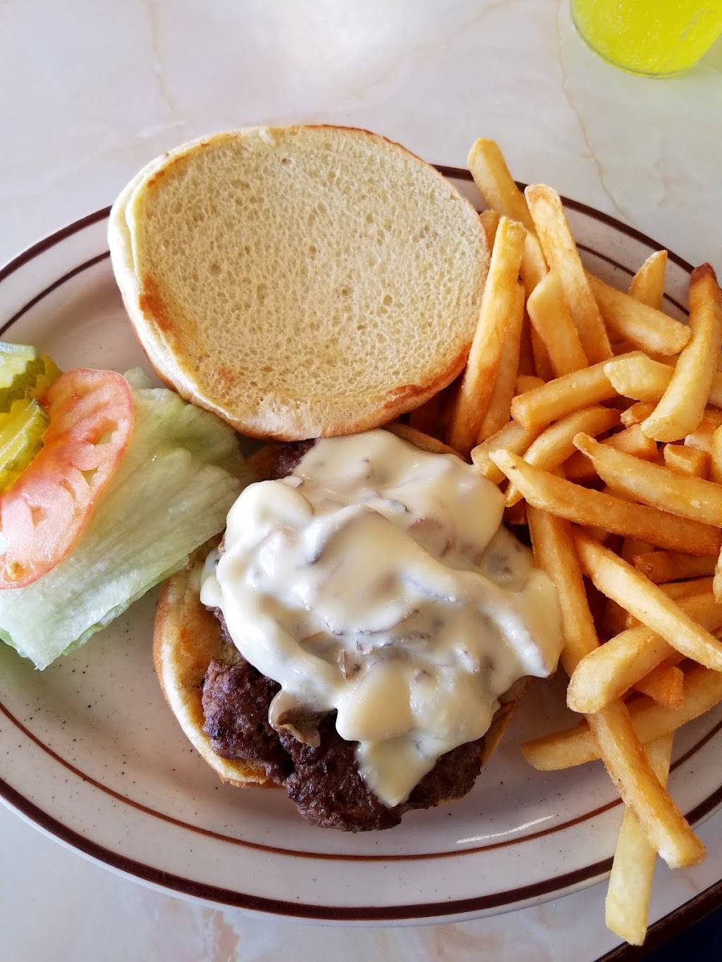 Noras Restaurant | restaurant | 1244, 417 E Lake St, Horicon, WI 53032, USA | 9204854493 OR +1 920-485-4493