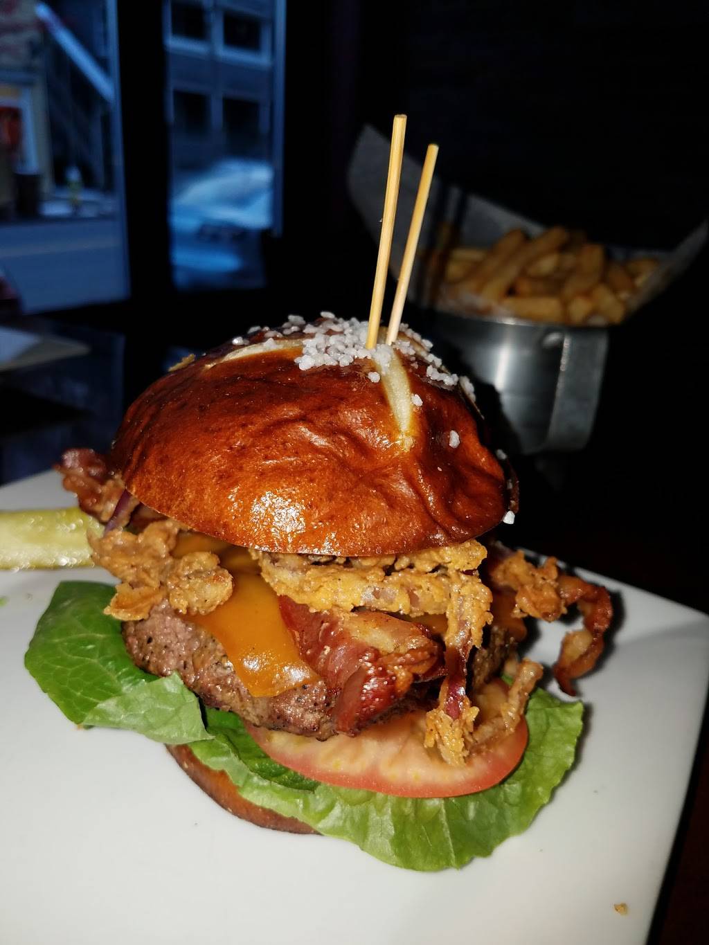 Center Street Social | restaurant | 127 Center St, Shelton, CT 06484, USA | 2035138005 OR +1 203-513-8005