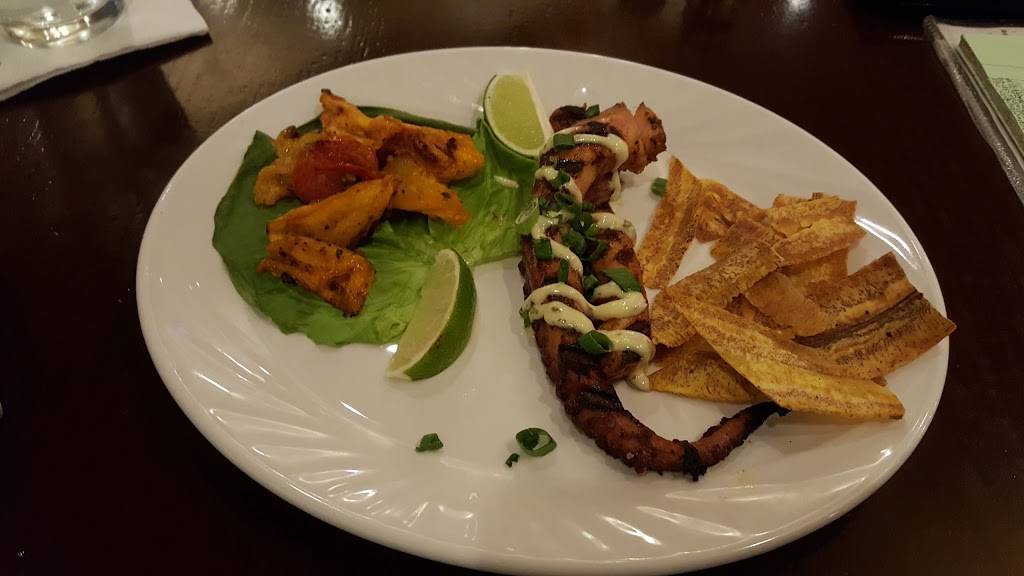 Connollys Publik House | restaurant | 1 Hotel Dr, Boston, MA 02128, USA | 6175686700 OR +1 617-568-6700