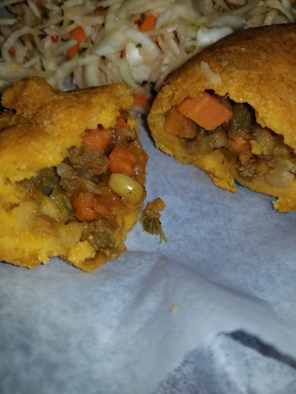 Pupuseria Doña Azucena | restaurant | 8764 Richmond Hwy, Alexandria, VA 22309, USA | 7037991000 OR +1 703-799-1000